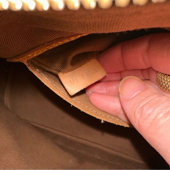 Louis Vuitton Alma PM tote - Picture 4 of 16